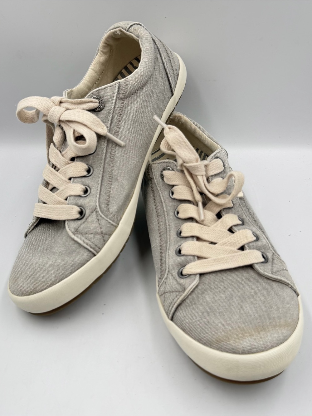 Taos Light Gray Star Sneaker Womens 9 Comfort Cushion Arch Support Lace Up